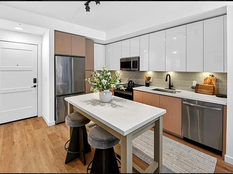 1550 NE 124th St #505 — Photo 7