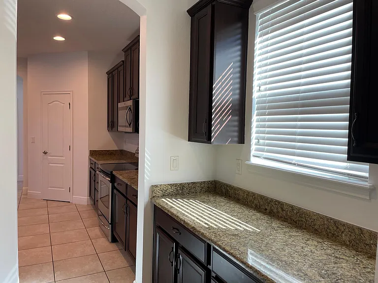 7952 Hampton Lake Dr — Photo 11