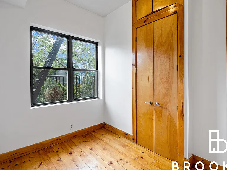 600 Saint Marks Ave #4L — Photo 2