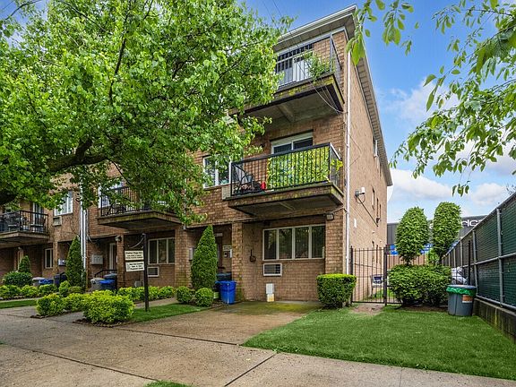 3rd image of 2256 Hendrickson St #P1