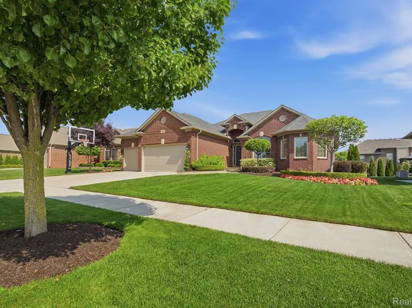 18389 Silent Dr, Macomb, MI 48042