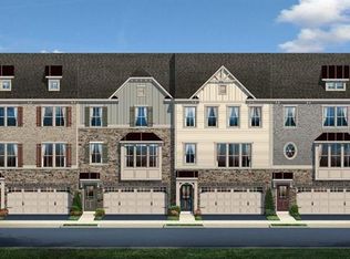 898 Beacon Ln, Pittsburgh, PA
