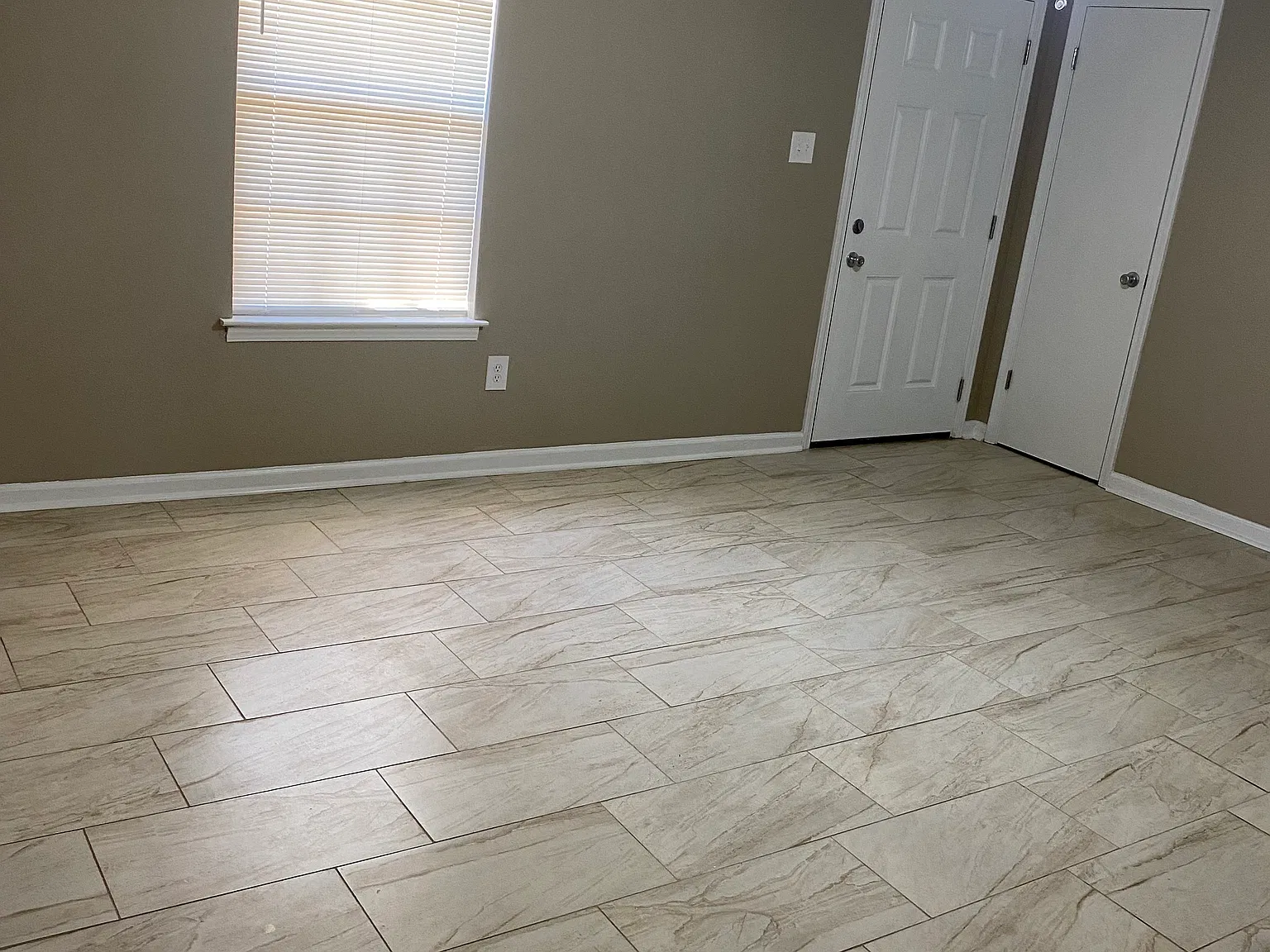 3 bed, 1210 sqft, $1,525 — Photo 2
