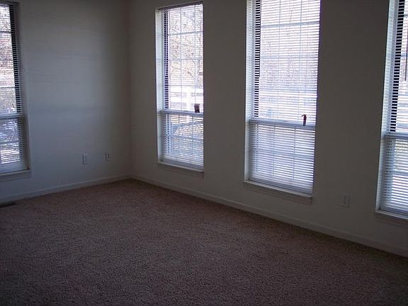 SITTING ROOM / FAMILY ROOM