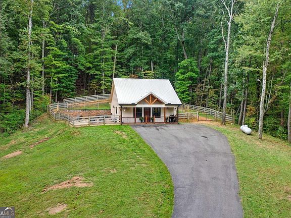 4th image of 415 Woods Rd