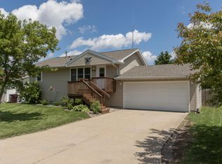 105 9th Ave NE, Dodge Center, MN 55927