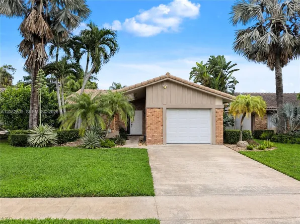 19649 Back 9 Dr, Boca Raton, FL 33498