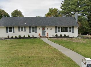 52 Round Hill Rd, Poughkeepsie, NY 12603