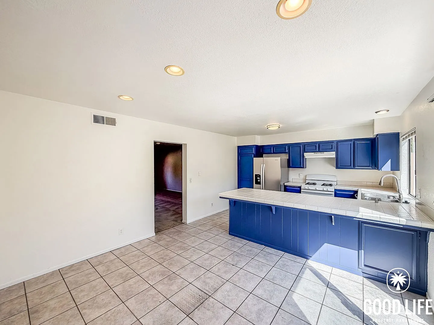 Sd: 3bd/2ba Two-Story Home In Carlsbad W/ Balcony, Private Patio & Community Pool! — Photo 1