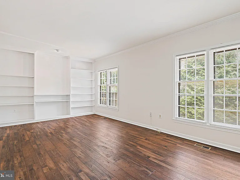 2885 Kelly Sq — Photo 6