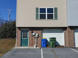 10 Pine Dr, Manchester, PA 17345