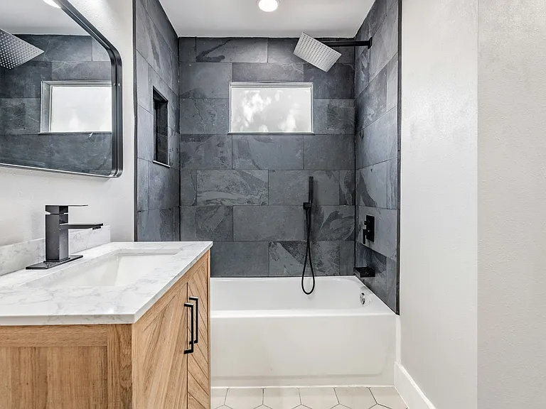 186 22nd Ave N #1 — Photo 17