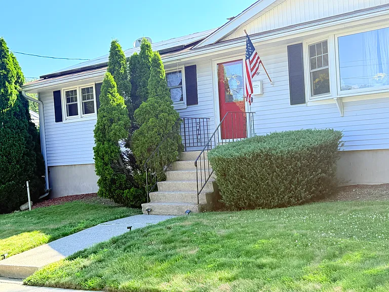 30 San Pedro Ave — Photo 1