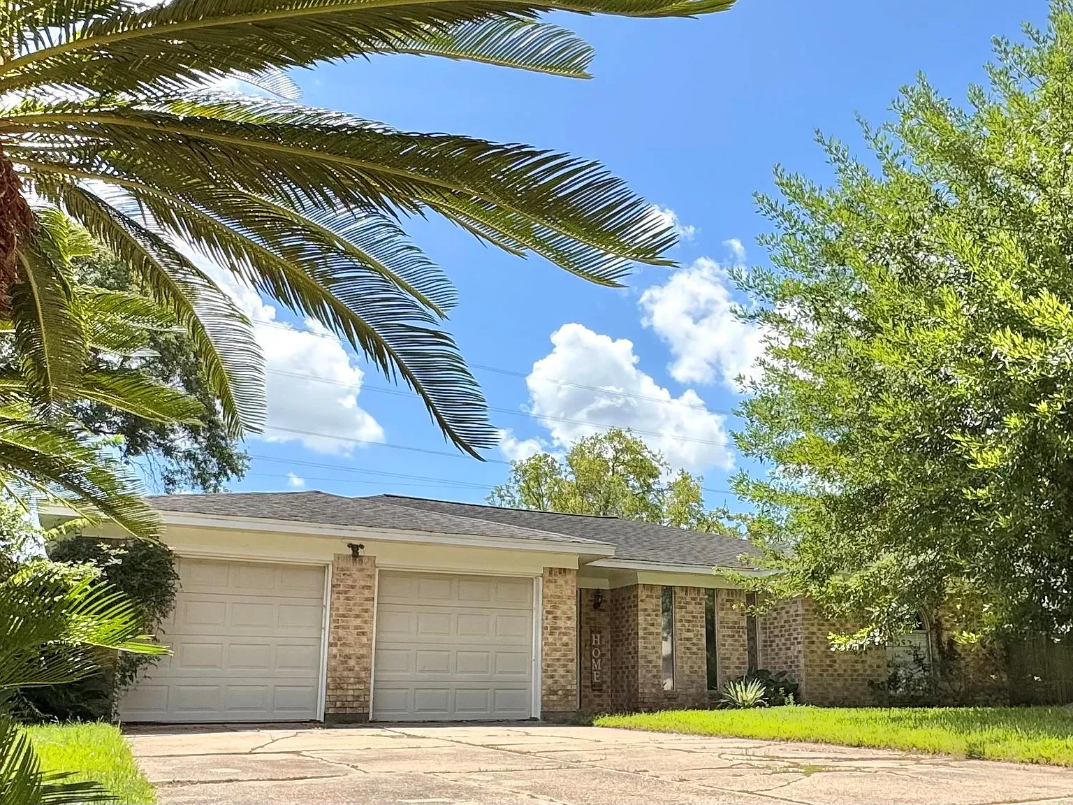 3 bed, 2.0 bath, 1400 sqft, $2,000 — Photo 2