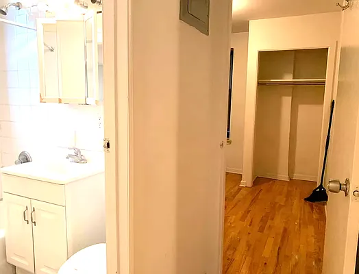 Rented by HOLTON REAL ESTATE INC. | media 9