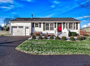 113 Dunsbach Rd, Halfmoon, NY 12065