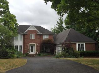 6105 Beachwood Dr, West Bloomfield, MI 48324