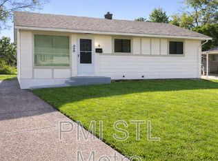 240 McAlpine Dr, Saint Louis, MO 63137