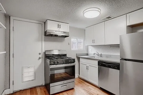 1725 E 35th Ave — Photo 8