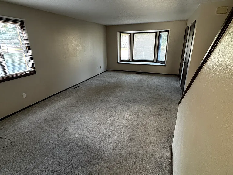 3951 Fairwood Dr — Photo 6