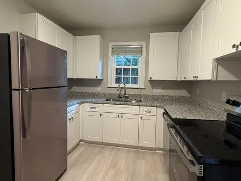516 Grandin Rd #2 — Photo 2