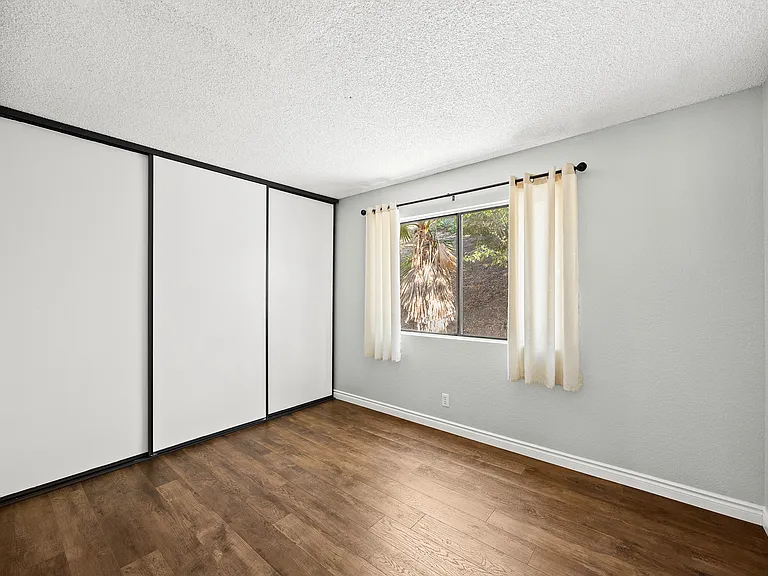 1040 S Garfield Ave — Photo 17
