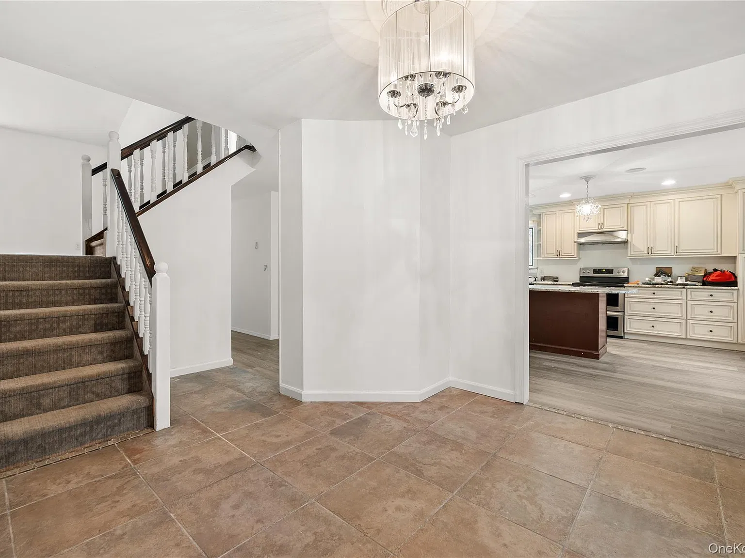 5 bed, 2.5 bath, 3000 sqft, $5,000 — Photo 3