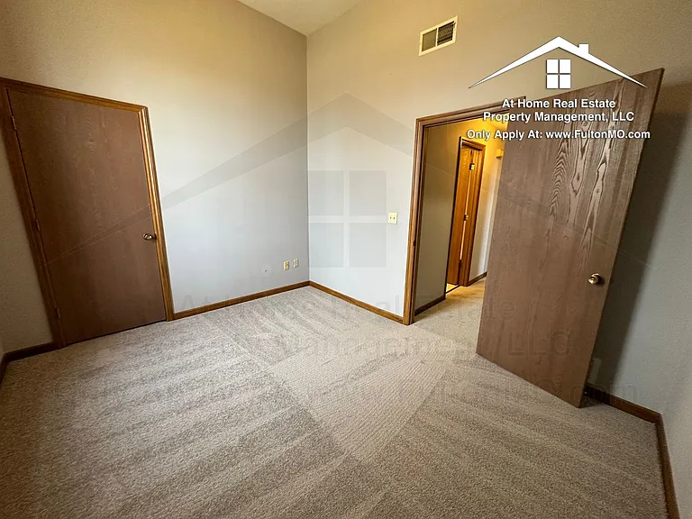 103 E 10th St #13 — Photo 13