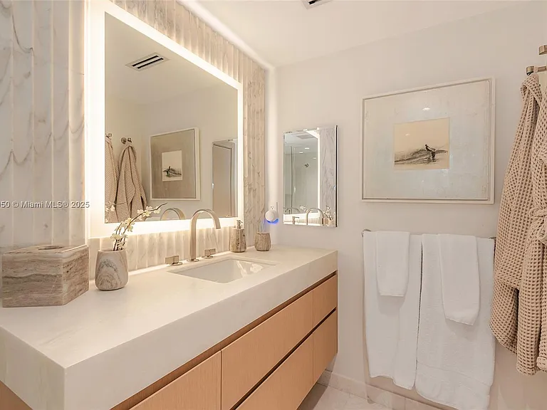 2301 Collins Ave #1527 — Photo 30