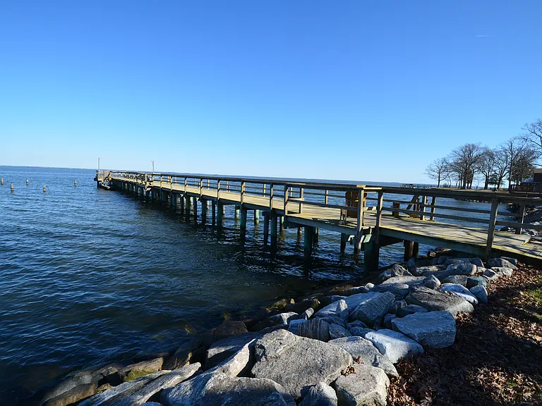 Community pier