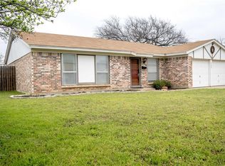 305 E Hampton Rd, Crowley, TX 76036