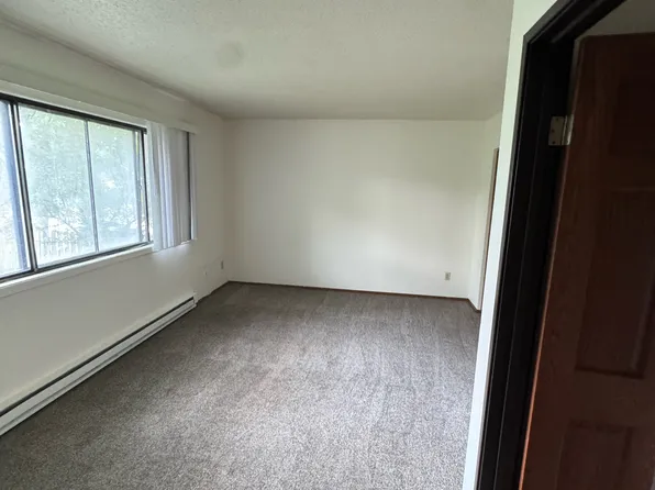 1105 7th Ave N #1, Fargo, ND 58102