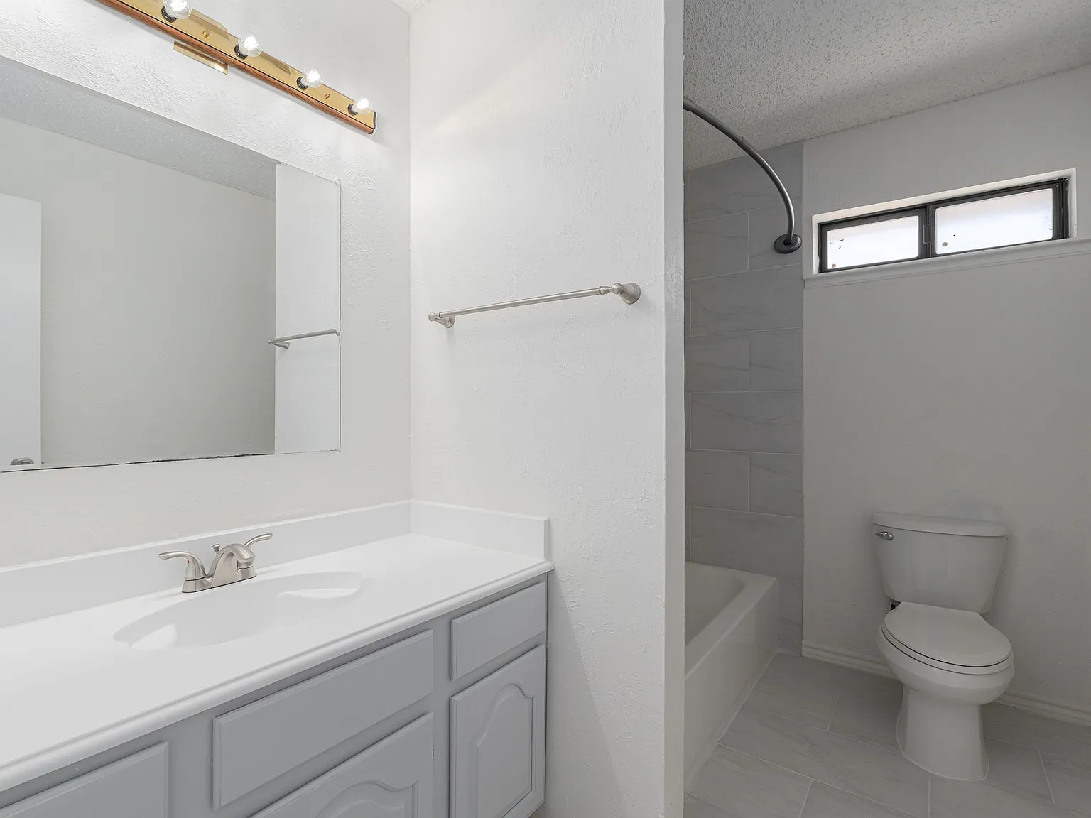 3 bed, 2035 sqft, $3,000 — Photo 2