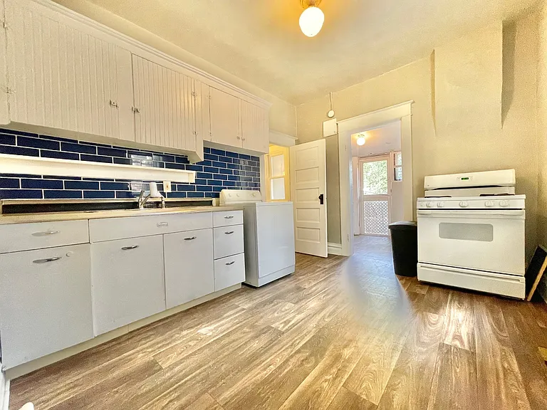 1453 S Clarkson St — Photo 9