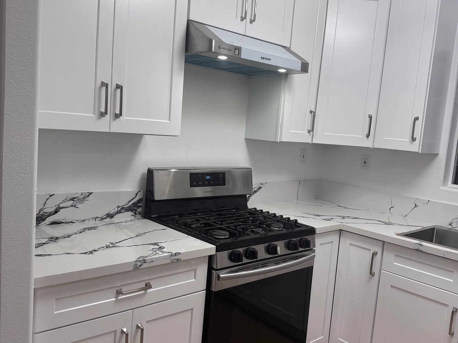 4 bed, 2400 sqft, $4,000 — Photo 2
