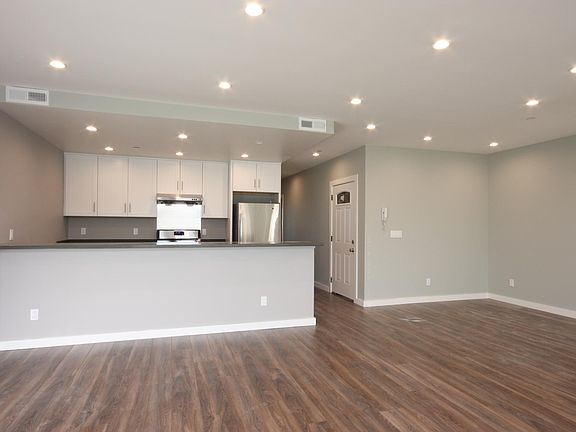 3rd image of 270 Capitol Ave #3