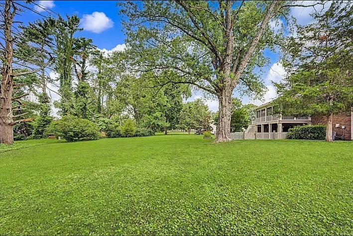 5 bed, 3831 sqft, $7,500 — Photo 4