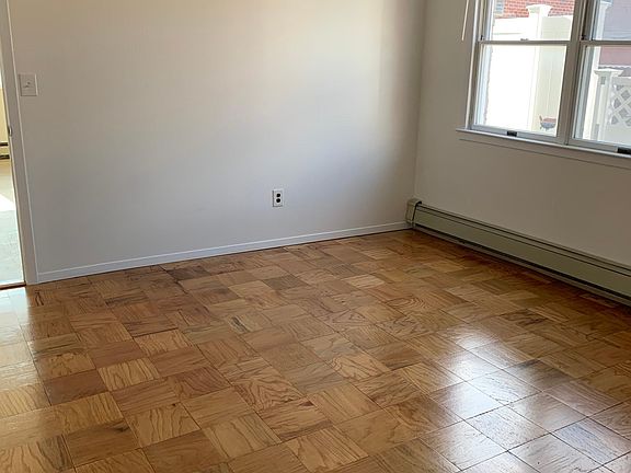 3rd image of 4 Royal St APT 1