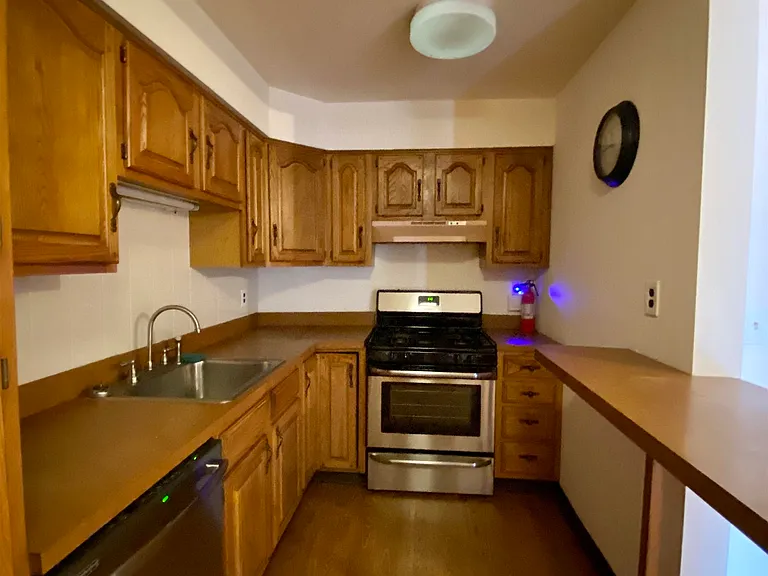 16 Perrine Ave — Photo 2