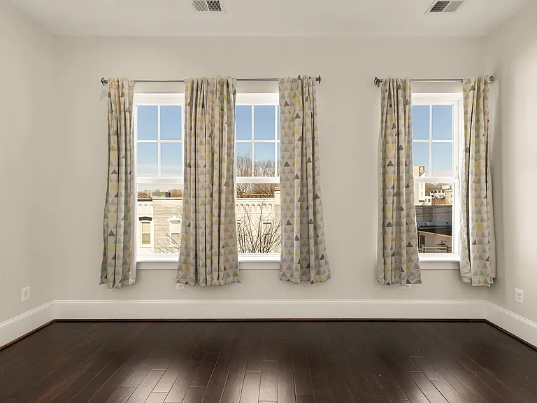1609 Levis St NE — Photo 47