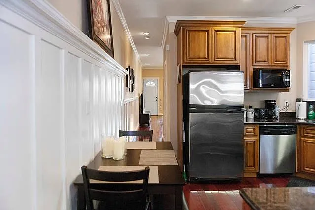 2 bed, 1.5 bath, 900 sqft, $6,010 — Photo 4