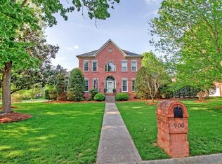 900 Grapevine Ln, Nashville, TN 37221