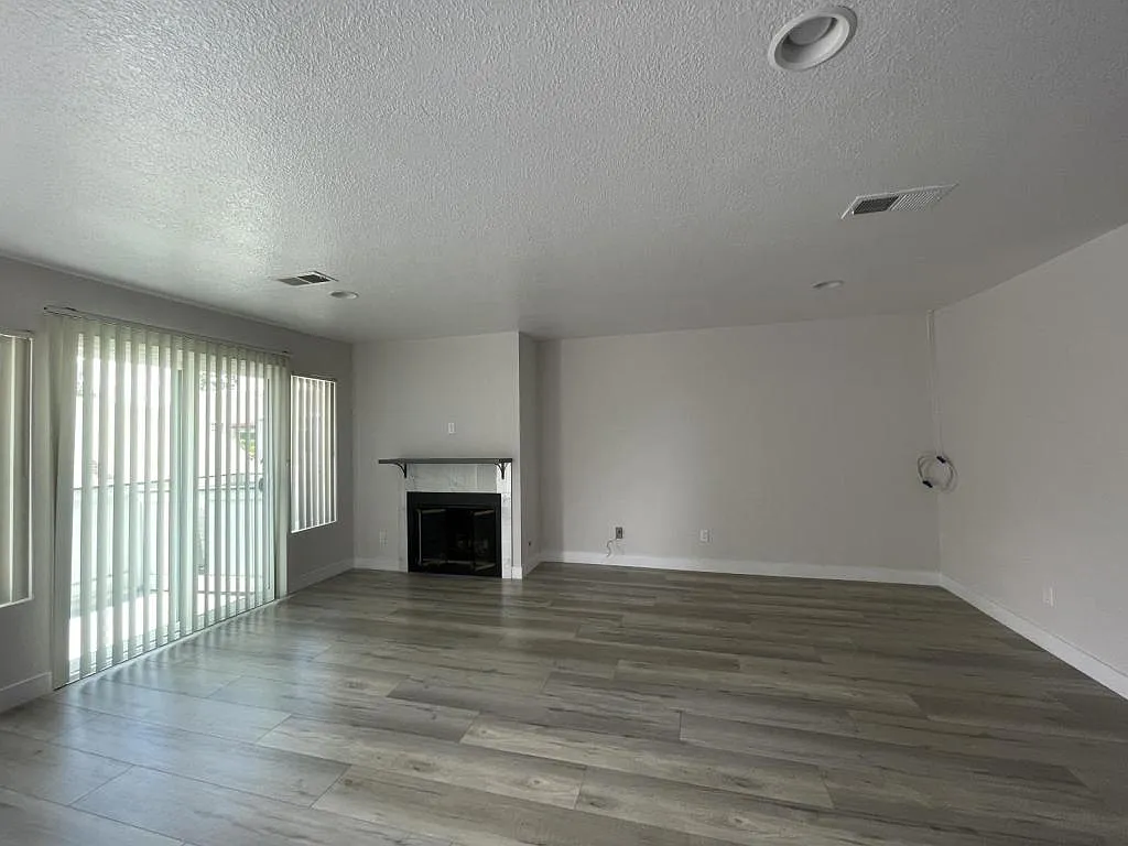Building Photo - 15722 S B St #8-92680