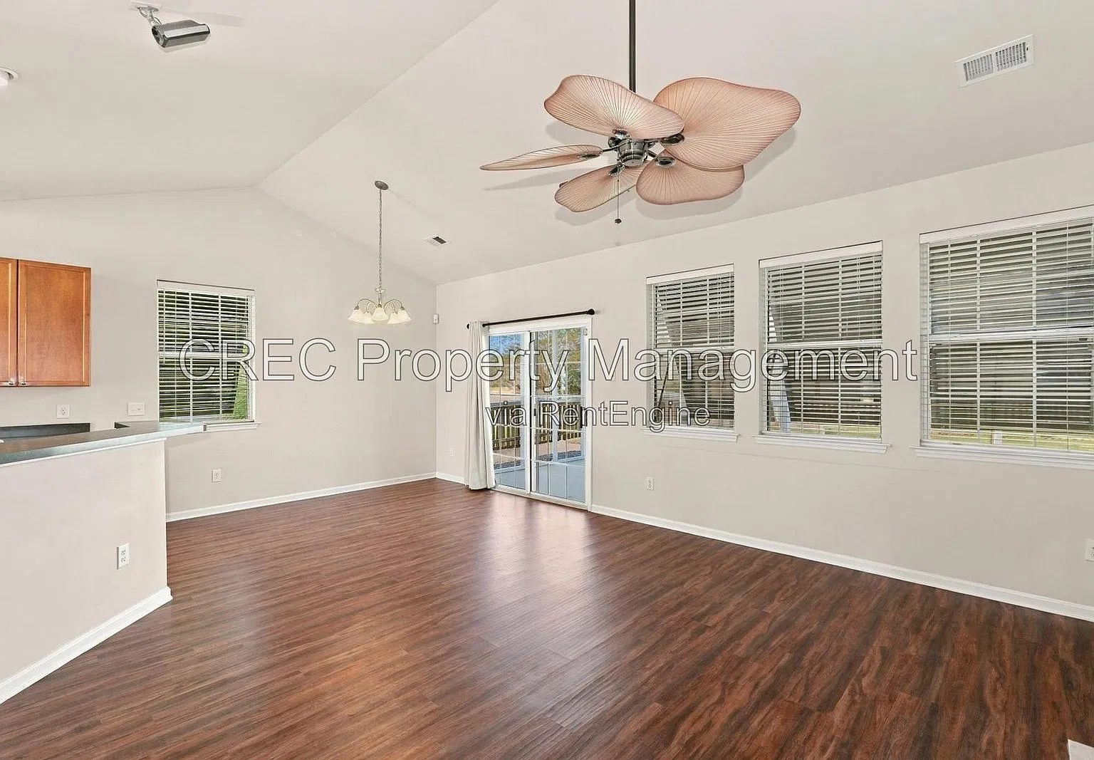 4 bed, 2.0 bath, 1712 sqft, $2,600 — Photo 4