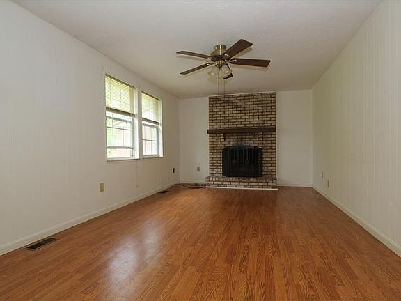 3rd image of 6356 Glengariff Ct