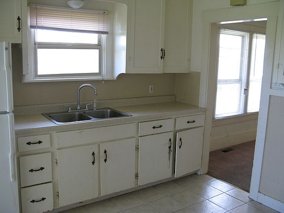 4th image of 1427 E Fairbanks St
