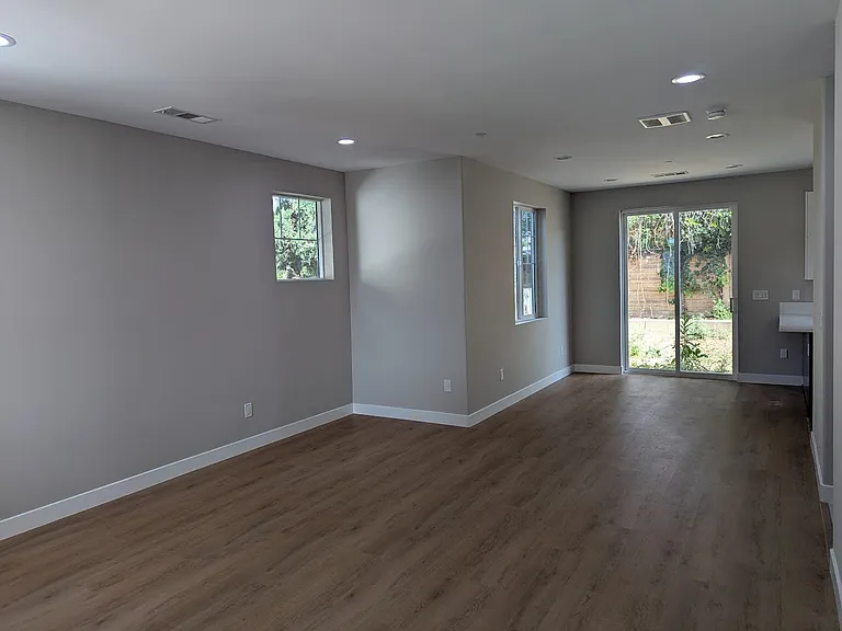 159 E El Norte St — Photo 2