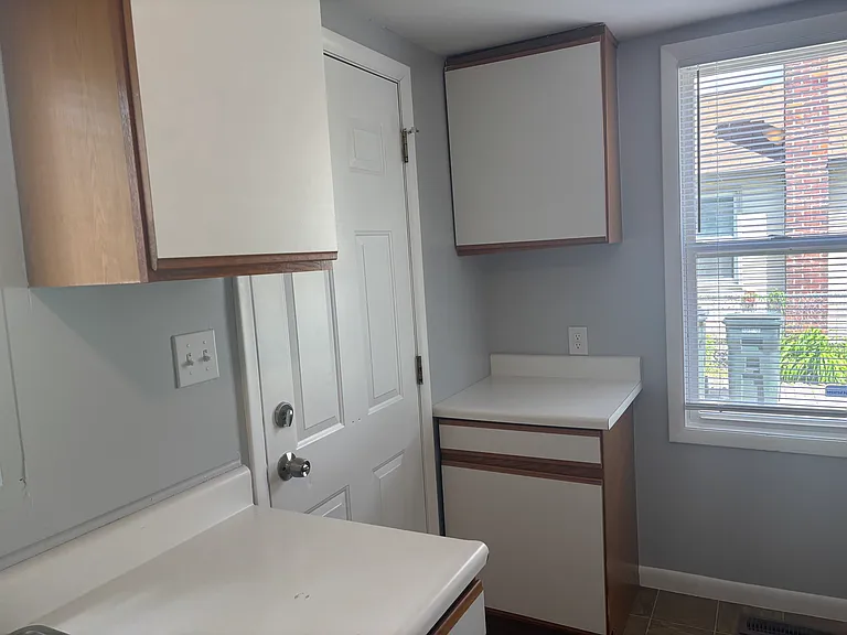 22441 Ridgeway St — Photo 29