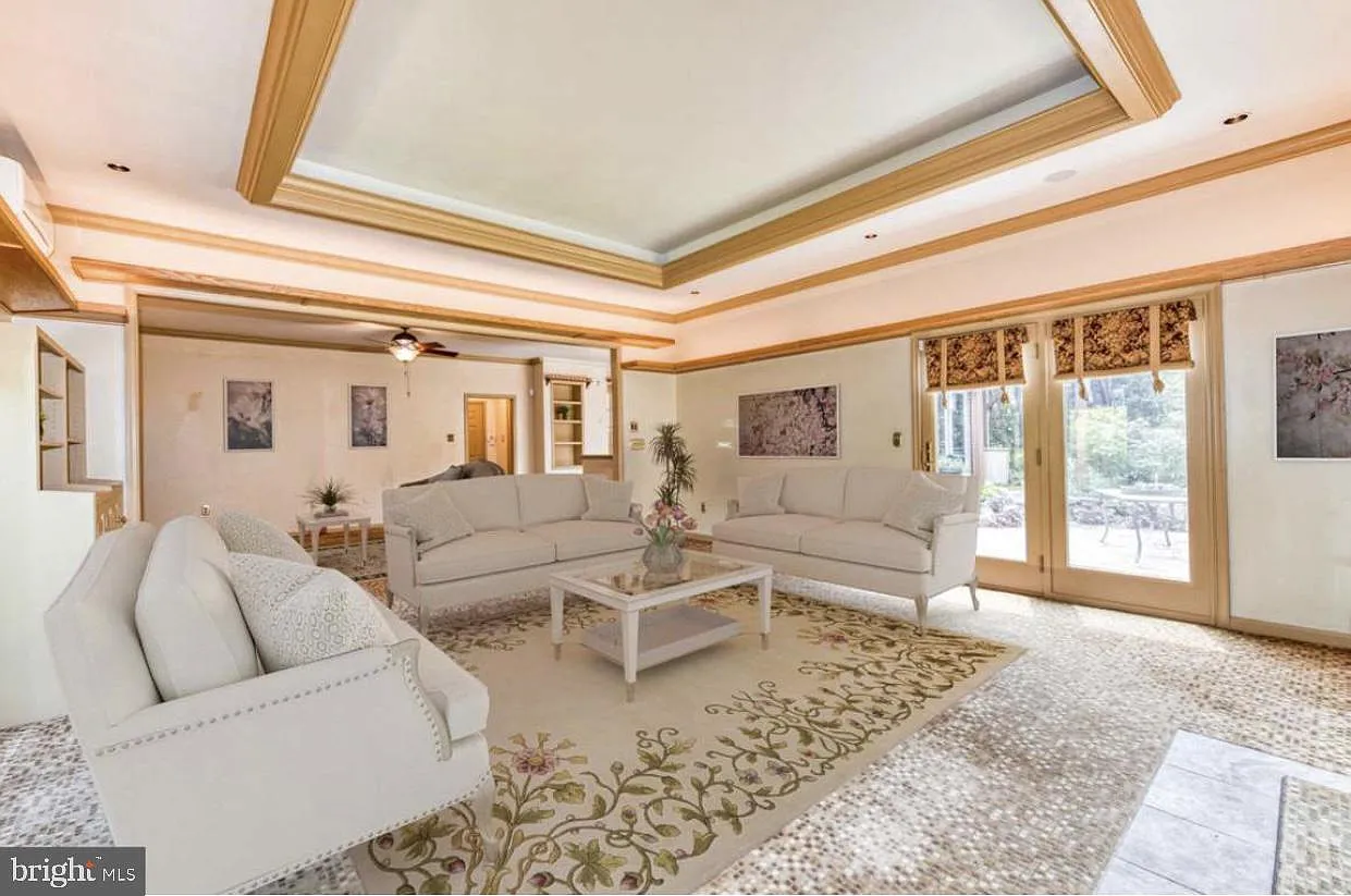 4 bed, 2.5 bath, 3305 sqft, $3,500 — Photo 4