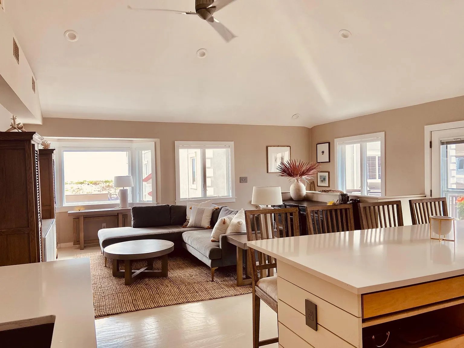 3 bed, 1000 sqft, $4,500 — Photo 3
